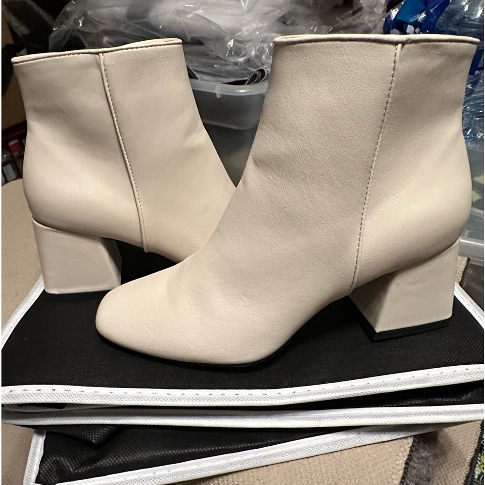 MICHAEL by MICHAEL SHANNON CREAM ANKLE BOOTS , 6.5